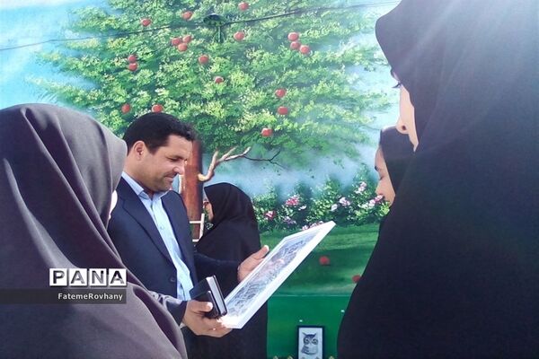 بازدید مدیر آموزش و پرورش خلیل‌آباد از بازارچه کار و فناوری دبیرستان پاکدل
