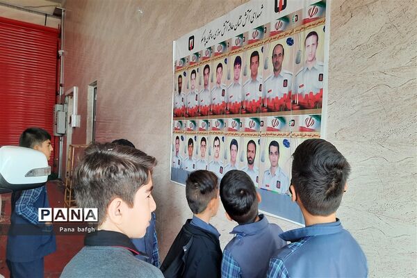 بازدید دانش‌آموزان مدرسه شاهد غدیر بافق از مرکز آتش نشانی