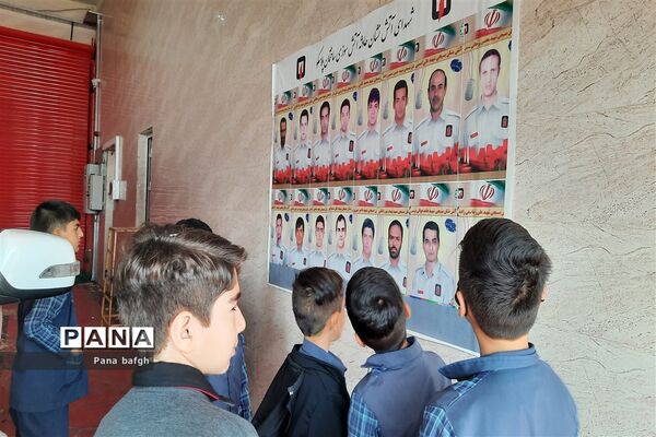 بازدید دانش‌آموزان مدرسه شاهد غدیر بافق از مرکز آتش نشانی
