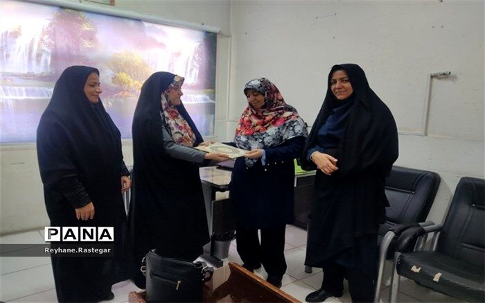 مربیان پرورشی با ارتباط صمیمی بین خود و دانش‌آموزان، موجبات آرامش دانش‌آموزان را فراهم کنند