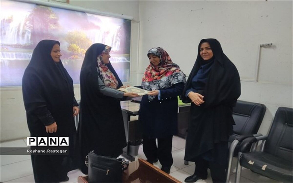 مربیان پرورشی با ارتباط صمیمی بین خود و دانش‌آموزان، موجبات آرامش دانش‌آموزان را فراهم کنند