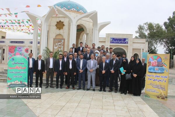 عطر افشانی قبور مطهره شهدا در بوشهر