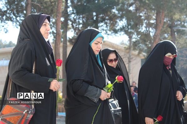 آیین غبارروبی  گلزار شهدا توسط مربیان پرورشی به مناسبت هفته امور تربیتی