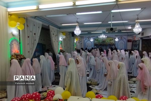 جشن تکلیف دانش‌آموزان دبستان مهرآیین بهارستان 2 در حرم شاه عبدالعظیم حسنی