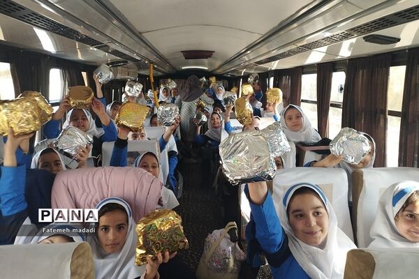 جشن تکلیف دانش‌آموزان دبستان مهرآیین بهارستان 2 در حرم شاه عبدالعظیم حسنی