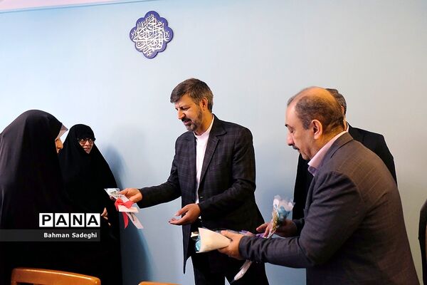 مراسم تجلیل از همکاران معاونت پرورشی و فرهنگی به همت همکاران معاونت آموزش ابتدایی و مرکز بسیج فرهنگیان وزارت آموزش و پرورش