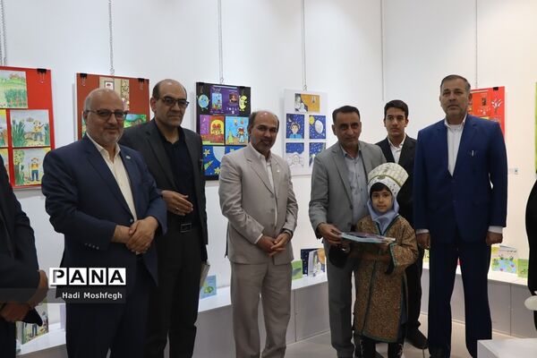 برپایی گالری نقاشی روزن عشق  در نگارخانه ایمان و اندیشه آموزش و پرورش استان فارس