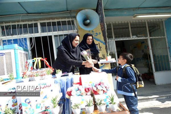 آغاز سال تحصیلی با شور و نشاط دانش‌آموزان در منطقه 9
