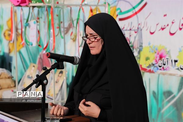 نواختن زنگ غنچه‌ها در کرمانشاه