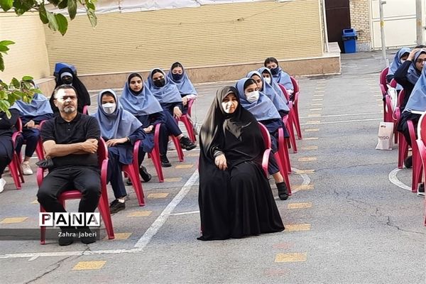 آیین بازگشایی نمادین مدارس منطقه ۱۳ تهران برای دانش‌آموزان ورودی پایه هفتم