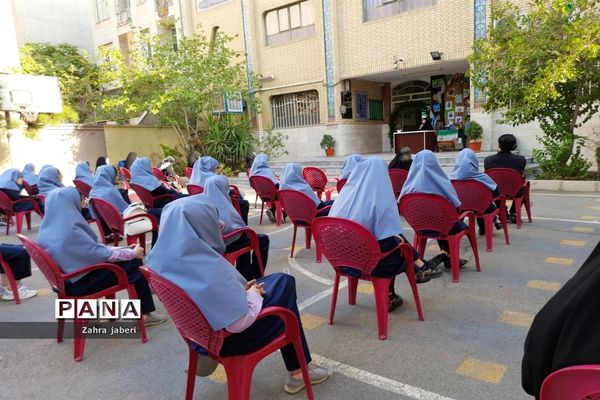 آیین بازگشایی نمادین مدارس منطقه ۱۳ تهران برای دانش‌آموزان ورودی پایه هفتم