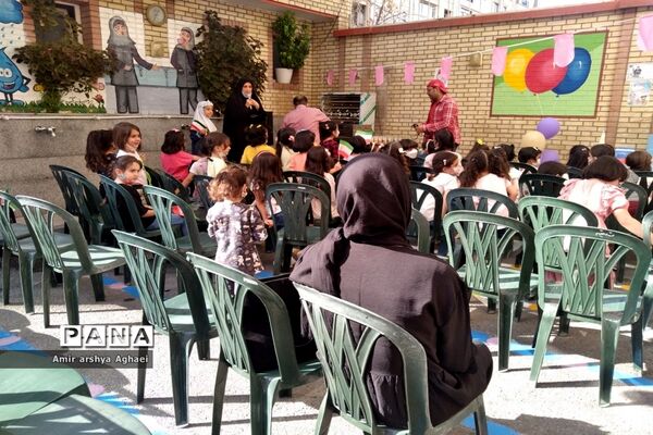 جشن شکوفه‌ها در دبستان فیروزه منطقه ۱۳