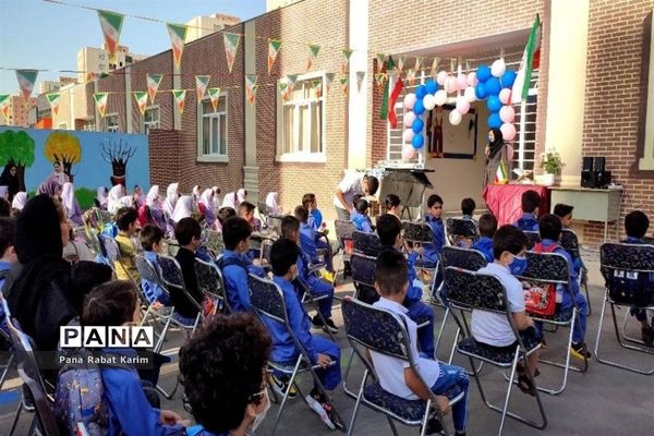 جشن شکوفه‌ها در آموزشگاه افق پرند