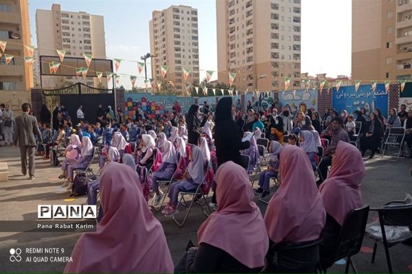 جشن شکوفه‌ها در آموزشگاه افق پرند