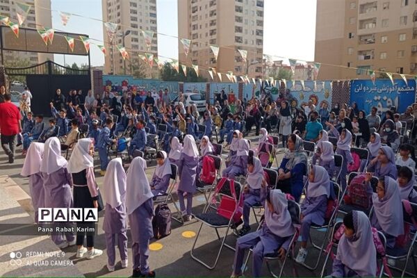 جشن شکوفه‌ها در آموزشگاه افق پرند