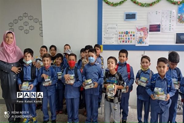 جشن شکوفه‌ها در آموزشگاه افق پرند