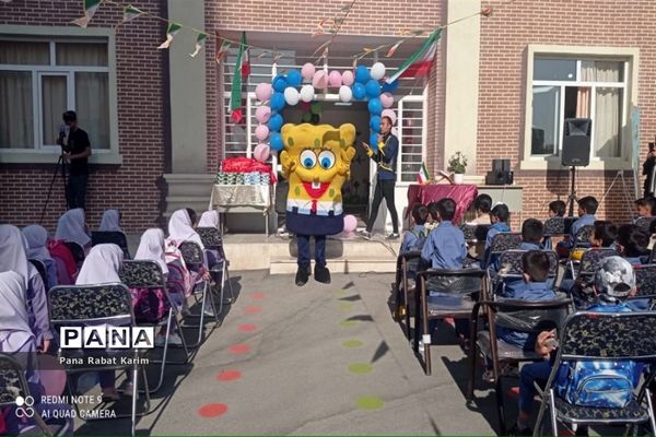 جشن شکوفه‌ها در آموزشگاه افق پرند