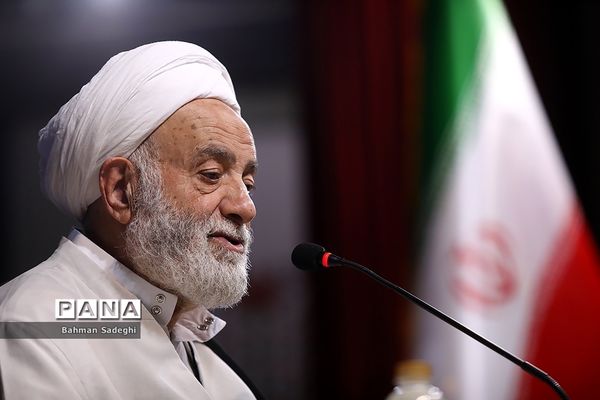 آیین افتتاحیه اولین همایش روحانیون و طلاب شاغل در آموزش و پرورش