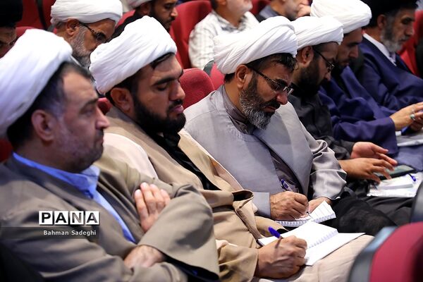 آیین افتتاحیه اولین همایش روحانیون و طلاب شاغل در آموزش و پرورش