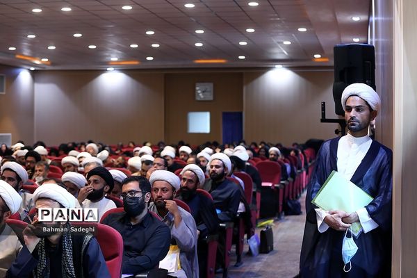 آیین افتتاحیه اولین همایش روحانیون و طلاب شاغل در آموزش و پرورش