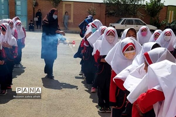 برگزاری جشن شکوفه‌ها در دبستان حضرت زینب(س) رودهن