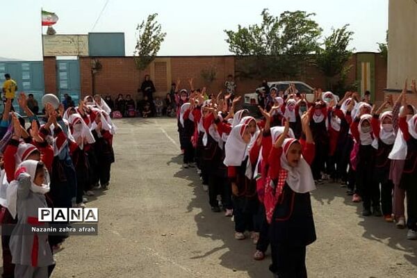برگزاری جشن شکوفه‌ها در دبستان حضرت زینب(س) رودهن
