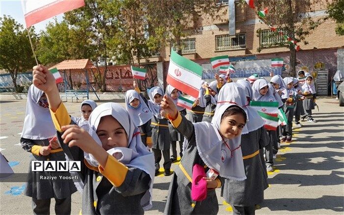 برگزاری جشن شکوفه‌ها در دبستان دخترانه ریحانه‌النبی شهرستان قرچک/ فیلم