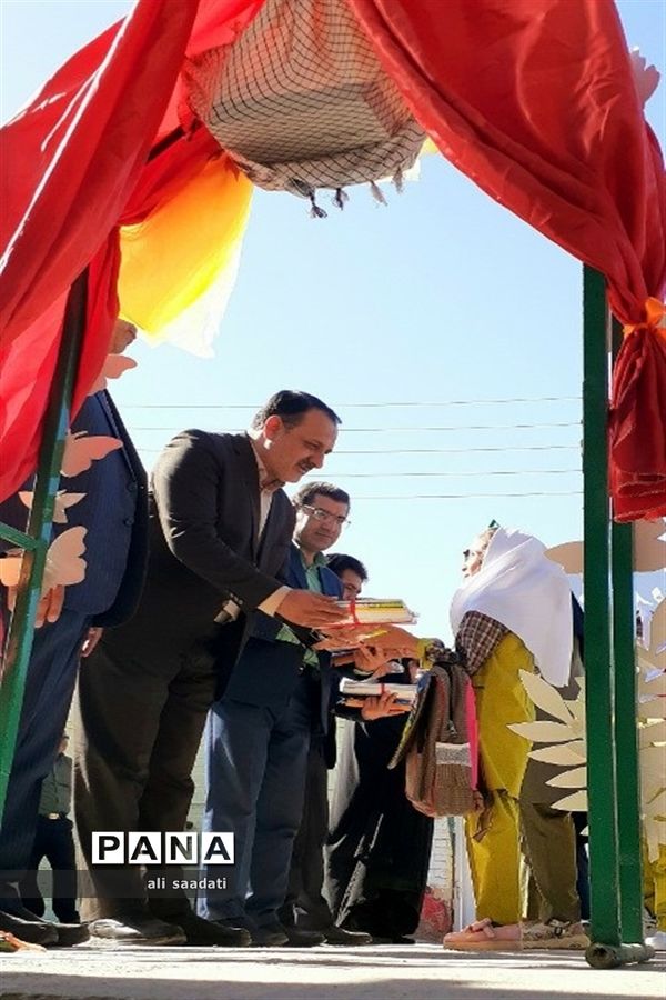 برگزاری آیین نمیادین زنگ شکوفه‌ها در شهرستان کلات