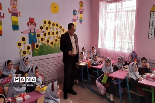 برگزاری آیین نمیادین زنگ شکوفه‌ها در شهرستان کلات