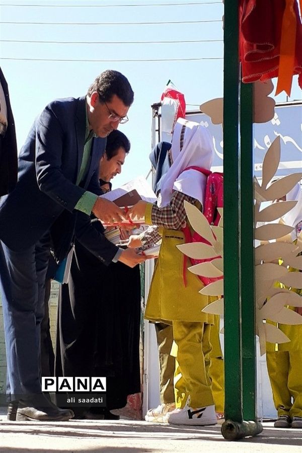 برگزاری آیین نمیادین زنگ شکوفه‌ها در شهرستان کلات