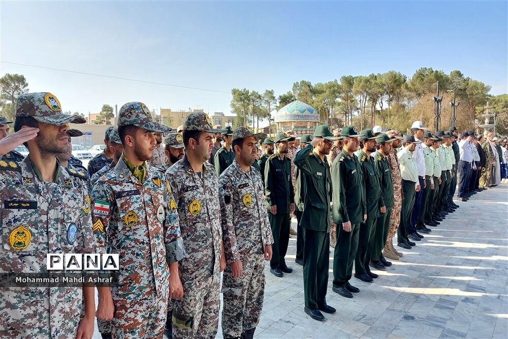 صبحگاه مشترک در اولین روز از هفته دفاع مقدس در نایین