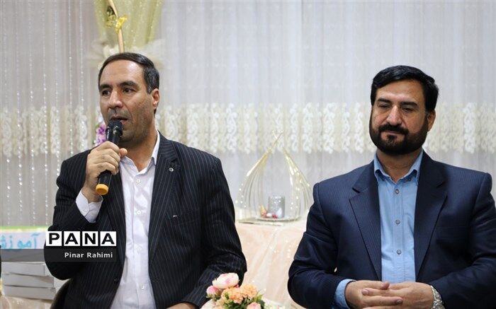 معلم در سند تحول بنیادین، به عنوان مربی یاد شده است