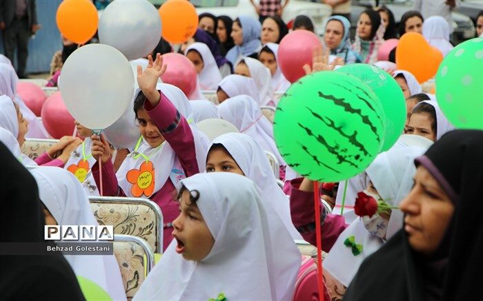 آیین نمادین زنگ شکوفه‌ها در مدارس آذربایجان‌غربی نواخته شد