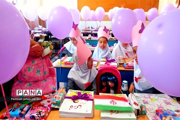 برگزاری جشن شکوفه‌ها در دبستان دخترانه گل‌نرگس شهرستان قرچک