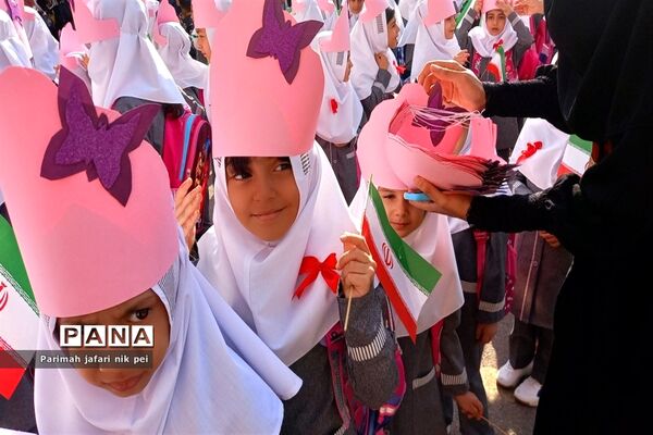 برگزاری جشن شکوفه‌ها در دبستان دخترانه گل‌نرگس شهرستان قرچک