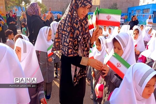 برگزاری جشن شکوفه‌ها در دبستان دخترانه گل‌نرگس شهرستان قرچک