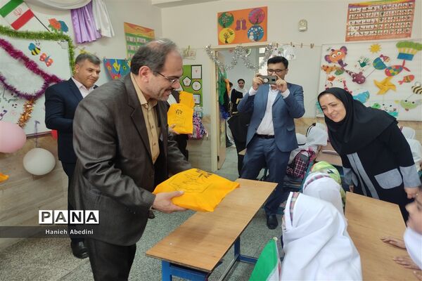 جشن روز شکوفه‌های ناحیه سه شیراز