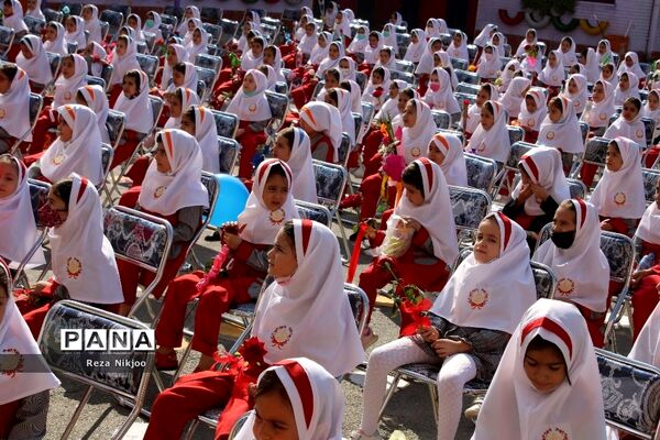 شکوفه‌های حسینی بهارستان در اولین روز از سال تحصیلی