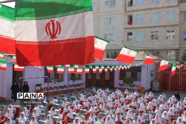 شکوفه‌های حسینی بهارستان در اولین روز از سال تحصیلی