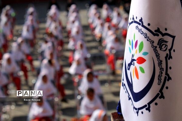 شکوفه‌های حسینی بهارستان در اولین روز از سال تحصیلی