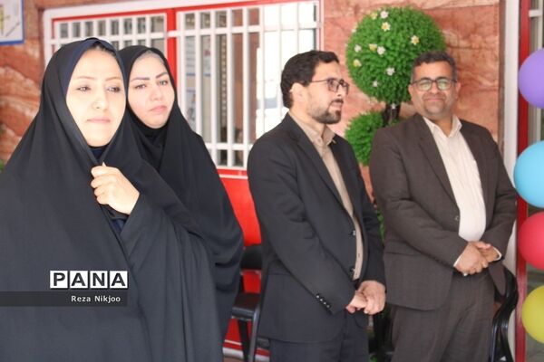 شکوفه‌های حسینی بهارستان در اولین روز از سال تحصیلی