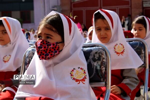شکوفه‌های حسینی بهارستان در اولین روز از سال تحصیلی