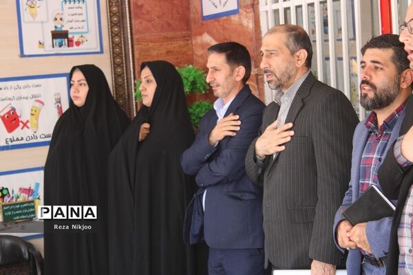 شکوفه‌های حسینی بهارستان در اولین روز از سال تحصیلی