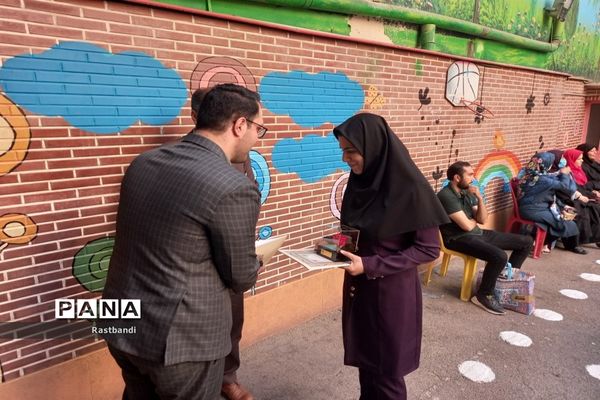 آیین جشن شکوفه‌ها در مدارس ابتدایی منطقه ۱۳ شهر تهران