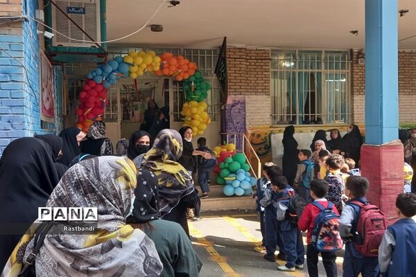 آیین جشن شکوفه‌ها در مدارس ابتدایی منطقه ۱۳ شهر تهران