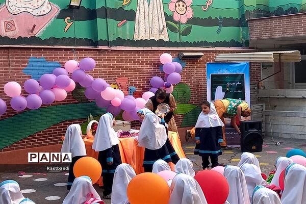 آیین جشن شکوفه‌ها در مدارس ابتدایی منطقه ۱۳ شهر تهران