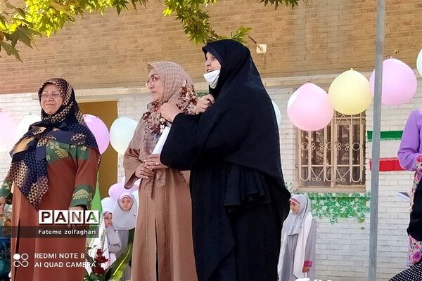 جشن کلاس اولی‌ها در دبستان شکوفه‌های انقلاب منطقه ۱۳