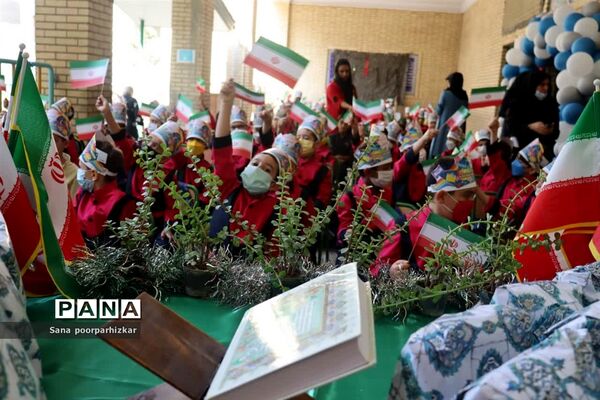 جشن شکوفه‌ها در دبستان شهید آسایش منطقه ۱۱