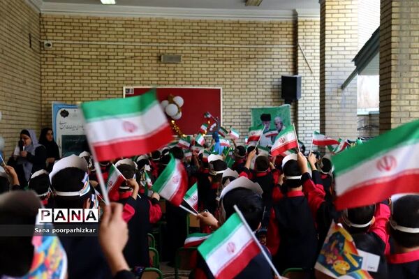 جشن شکوفه‌ها در دبستان شهید آسایش منطقه ۱۱