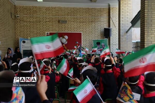 جشن شکوفه‌ها در دبستان شهید آسایش منطقه ۱۱